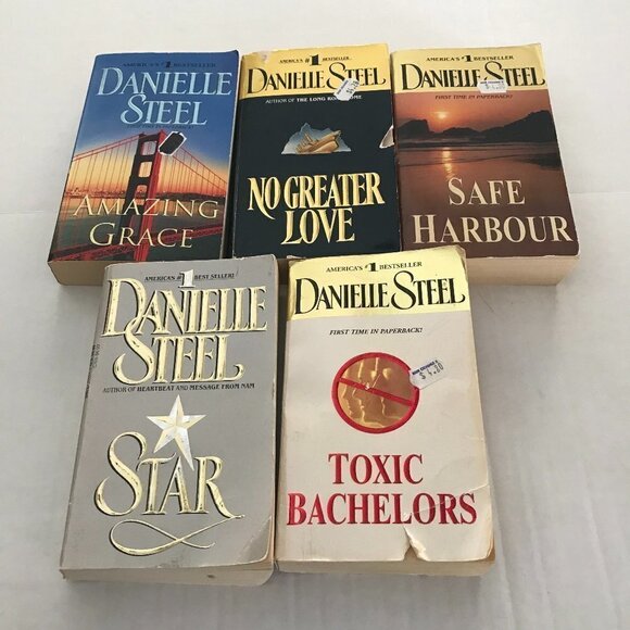5 Danielle Steel Novels Plus a Bonus Gift - Picture 3 of 10